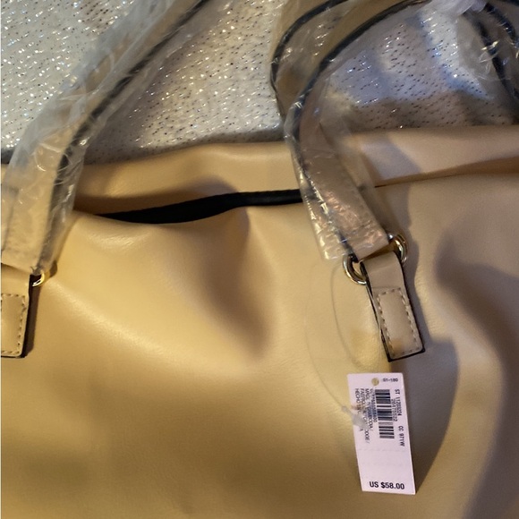 New Victoria’s Secret tan purse $30 tags on it $58 - Picture 3 of 5